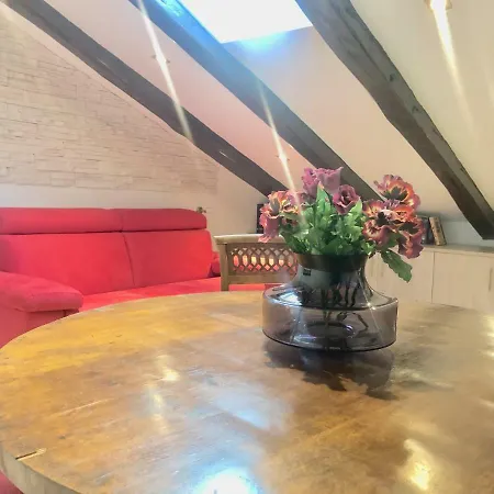 Apartment Triestevillas Largo Barriera, Intimate&friendly Attic W/ Ac