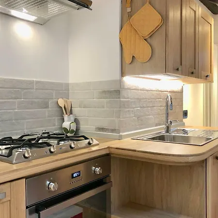 Apartment Triestevillas Largo Barriera, Intimate&friendly Attic W/ Ac