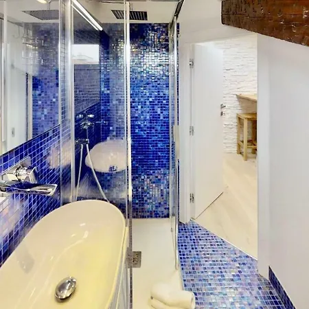 Apartment Triestevillas Largo Barriera, Intimate&friendly Attic W/ Ac